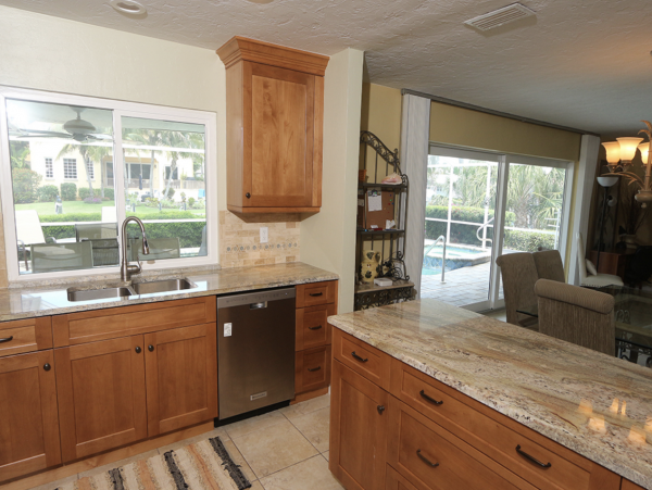 Longboat Key Homes with Pools to Rent in Country Club Shores